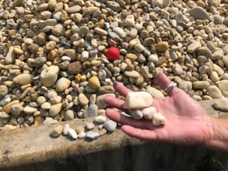 MARYLAND DECORATIVE RIVER ROCK STONES 1-4 INCH