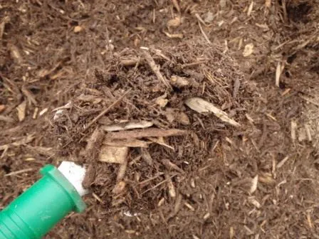 Bulk double-shredded hardwood mulch delivered in Northern Virginia and Maryland